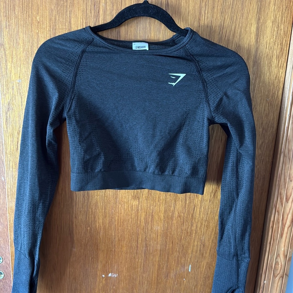 Gymshark women’s size medium cropped workout shirt